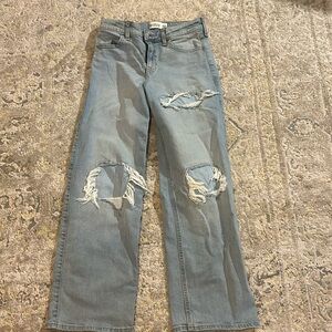 Light wash girls ripped jeans